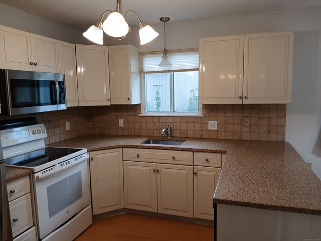 500 Heritage Village A, Southbury, CT 06488