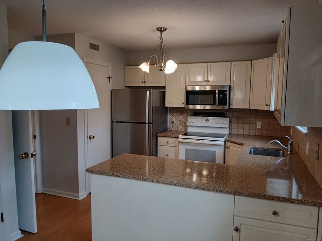 500 Heritage Village A, Southbury, CT 06488