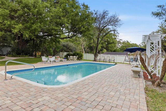 2921 NW 3OTH TERRACE, Gainesville, FL 32605