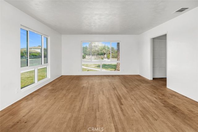 1101 Eureka, Bakersfield, CA 93305