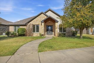 1204 N 14th Place, Wolfforth, TX 79382