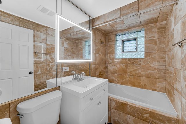 5700 W Montrose Avenue 3D, Chicago, IL 60634
