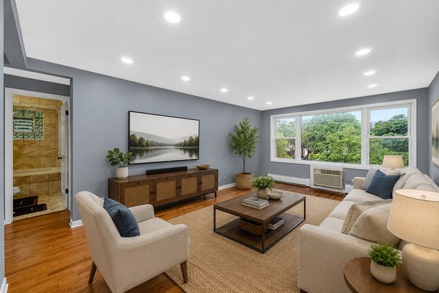 5700 W Montrose Avenue 3D, Chicago, IL 60634