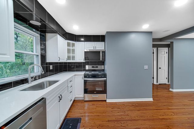 5700 W Montrose Avenue 3D, Chicago, IL 60634