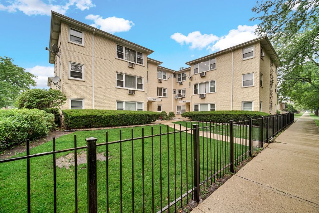 5700 W Montrose Avenue 3D, Chicago, IL 60634