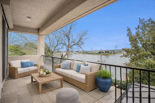 427 E Shore Drive, Clear Lake Shores, TX 77565