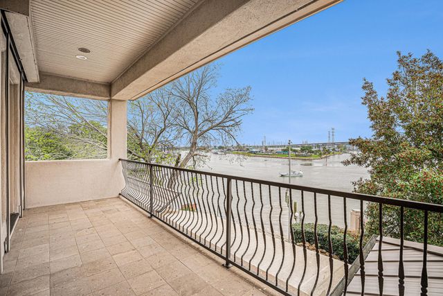 427 E Shore Drive, Clear Lake Shores, TX 77565