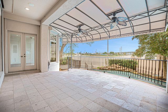 427 E Shore Drive, Clear Lake Shores, TX 77565