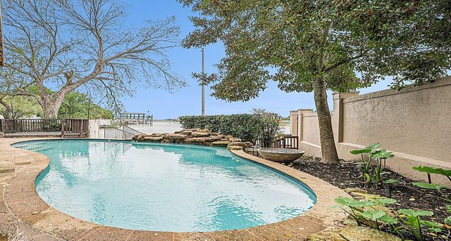 427 E Shore Drive, Clear Lake Shores, TX 77565