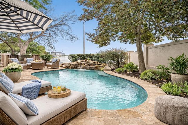 427 E Shore Drive, Clear Lake Shores, TX 77565