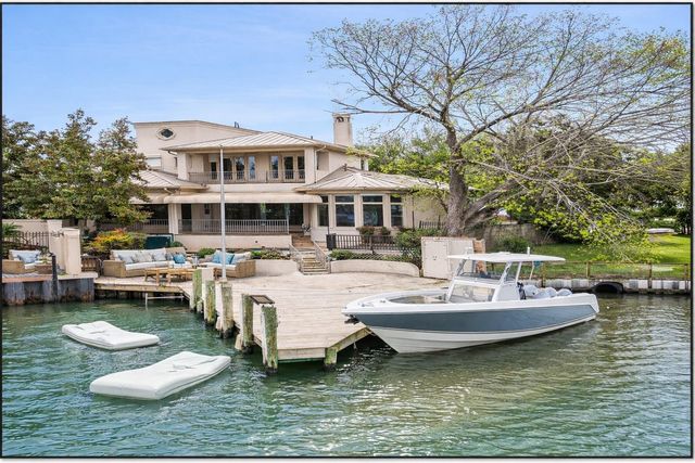 427 E Shore Drive, Clear Lake Shores, TX 77565