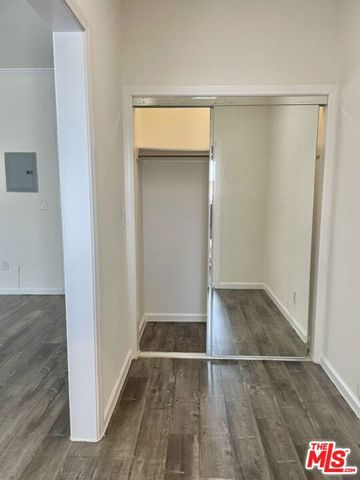 814 S Hobart Boulevard 404, Los Angeles, CA 90005