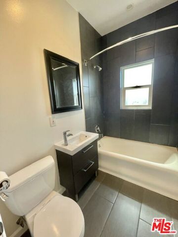 814 S Hobart Boulevard 404, Los Angeles, CA 90005