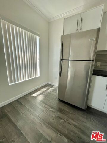 814 S Hobart Boulevard 404, Los Angeles, CA 90005