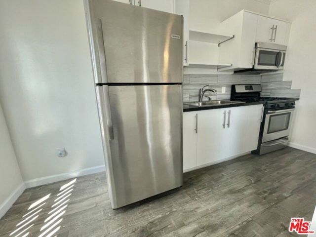 814 S Hobart Boulevard 404, Los Angeles, CA 90005