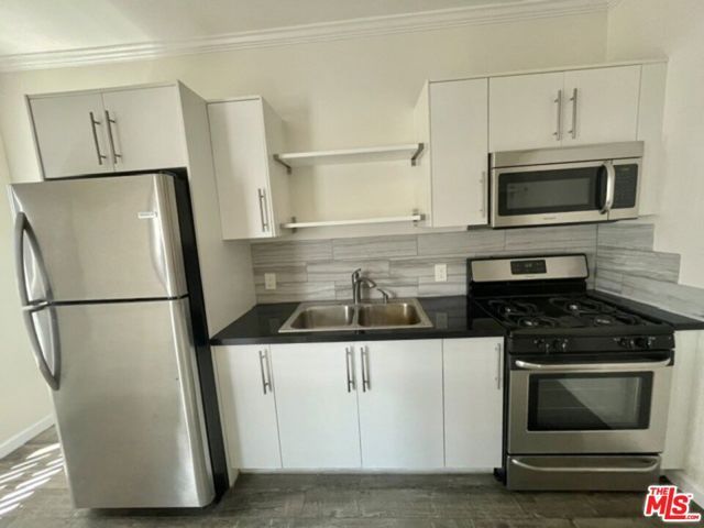 814 S Hobart Boulevard 404, Los Angeles, CA 90005