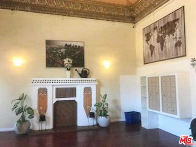 814 S Hobart Boulevard 404, Los Angeles, CA 90005