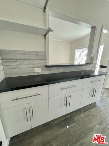 814 S Hobart Boulevard 404, Los Angeles, CA 90005