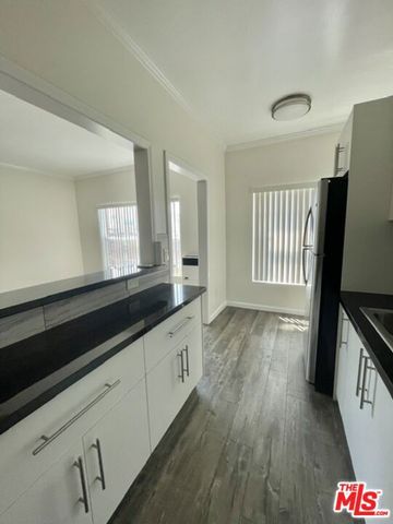 814 S Hobart Boulevard 404, Los Angeles, CA 90005