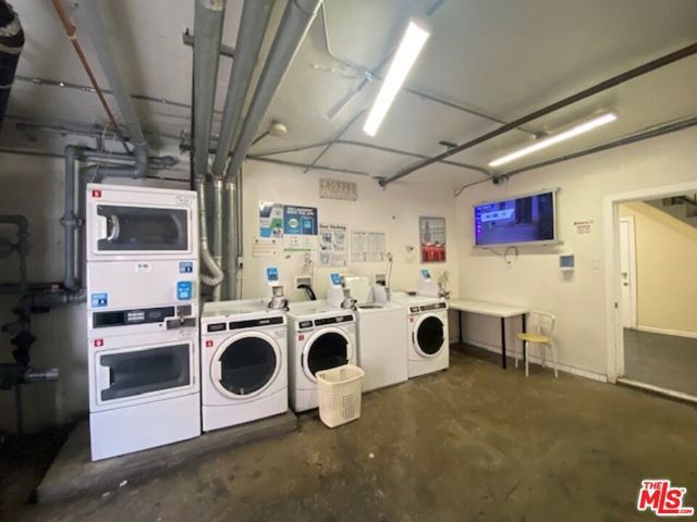 814 S Hobart Boulevard 404, Los Angeles, CA 90005