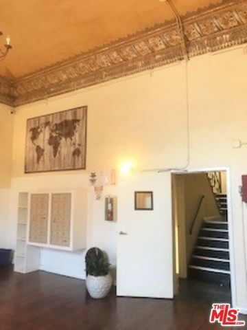 814 S Hobart Boulevard 404, Los Angeles, CA 90005