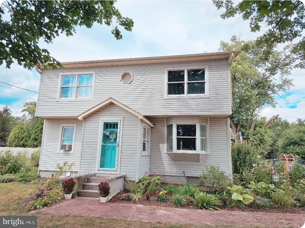 254 FRIENDSHIP RD, Cranbury, NJ 08512