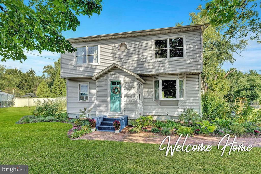 254 FRIENDSHIP RD, Cranbury, NJ 08512