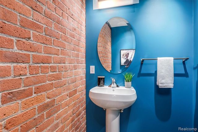 200 River Pl 13, Detroit, MI 48207