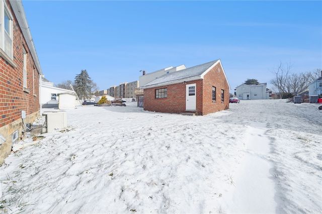 2916 6th Ave, Beaver Falls, PA 15010