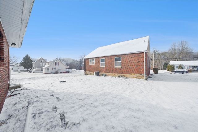 2916 6th Ave, Beaver Falls, PA 15010