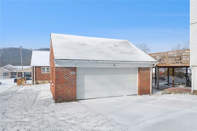 2916 6th Ave, Beaver Falls, PA 15010