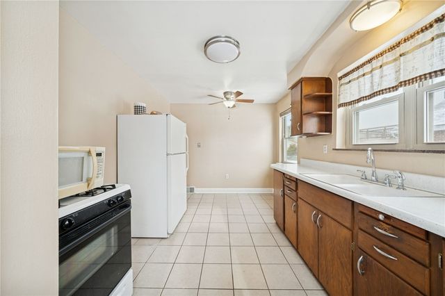 2916 6th Ave, Beaver Falls, PA 15010