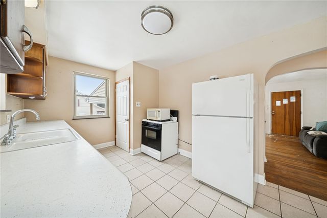 2916 6th Ave, Beaver Falls, PA 15010