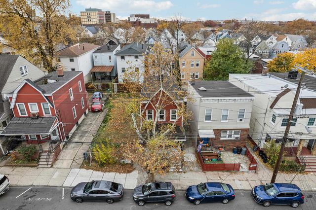 299 CLAREMONT AVE, Jc, West Bergen, NJ 07305