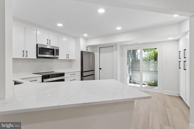 911 CHANTICLEER, Cherry Hill, NJ 08003