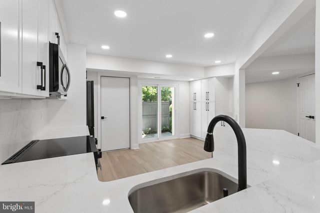 911 CHANTICLEER, Cherry Hill, NJ 08003