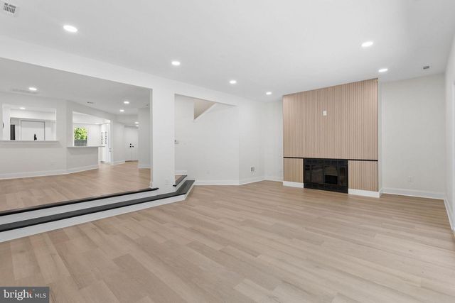 911 CHANTICLEER, Cherry Hill, NJ 08003