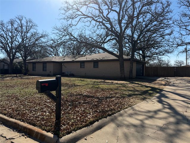 522 Crestwood Drive, Eastland, TX 76448