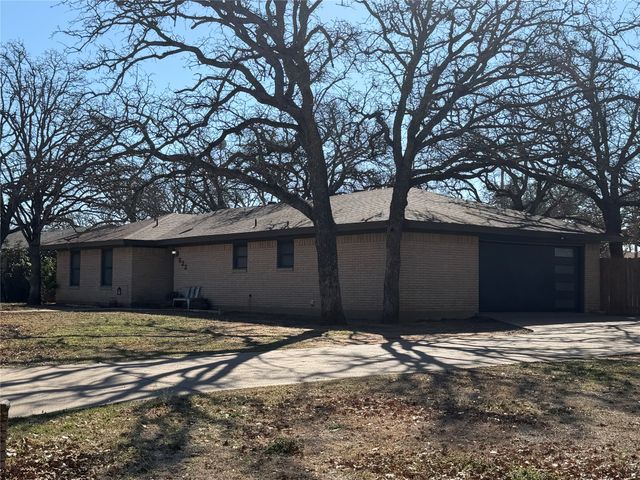 522 Crestwood Drive, Eastland, TX 76448