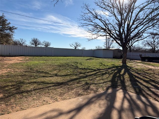 522 Crestwood Drive, Eastland, TX 76448