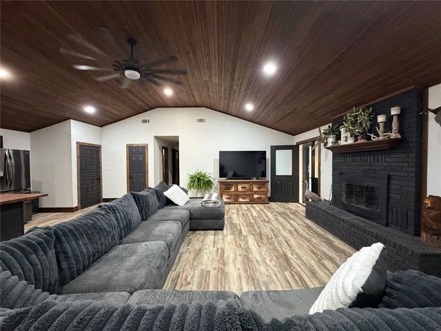 522 Crestwood Drive, Eastland, TX 76448