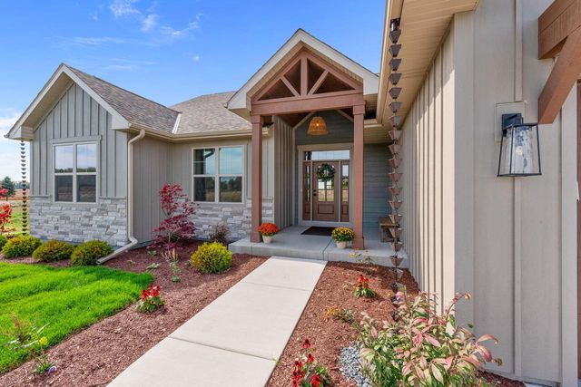 2110 Highland WAY, Sturtevant, WI 53177