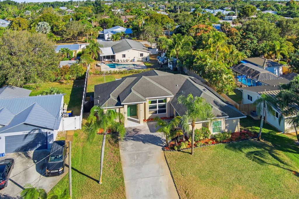 1569 NE Amy Avenue, Jensen Beach, FL 34957