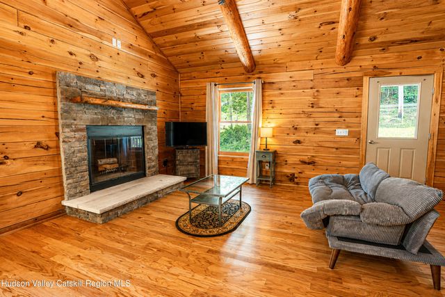 316 Mohonk Road, High Falls, NY 12440