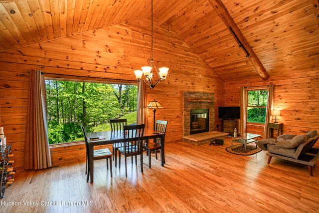 316 Mohonk Road, High Falls, NY 12440
