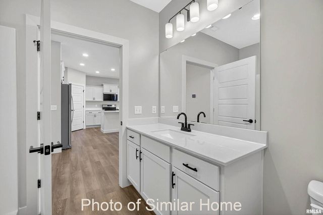 430 N 2ND Avenue, Eldridge, IA 52748