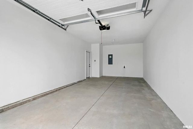 430 N 2ND Avenue, Eldridge, IA 52748