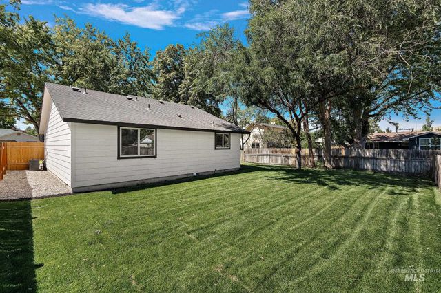 4850 N Bluegrass Ave, Boise, ID 83703