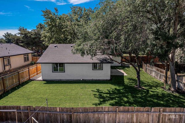 4850 N Bluegrass Ave, Boise, ID 83703