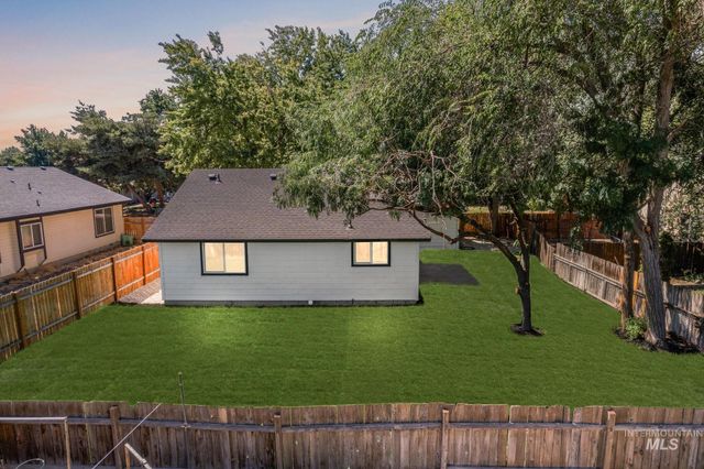 4850 N Bluegrass Ave, Boise, ID 83703
